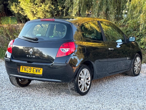 Used Renault Clio 2009 for sale - 76137129: Photo 10