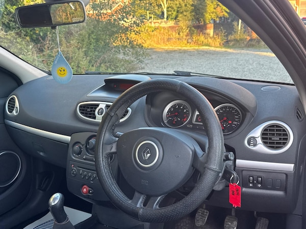 Used Renault Clio 2009 for sale - 76137129: Photo 15