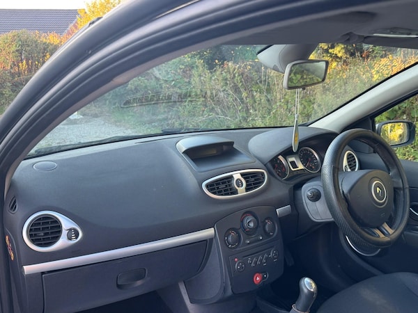Used Renault Clio 2009 for sale - 76137129: Photo 17