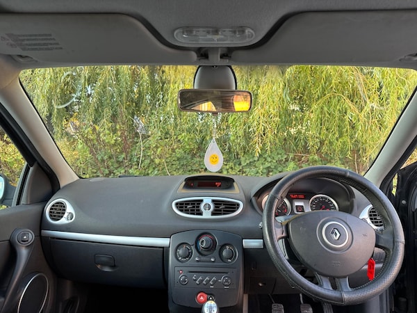 Used Renault Clio 2009 for sale - 76137129: Photo 26