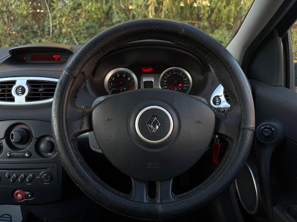 Used Renault Clio 2009 for sale - 76137129: Photo 29