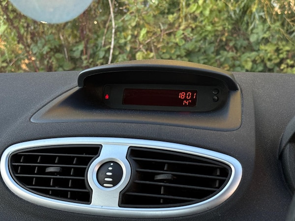 Used Renault Clio 2009 for sale - 76137129: Photo 37