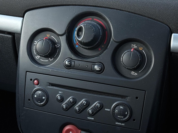 Used Renault Clio 2009 for sale - 76137129: Photo 38