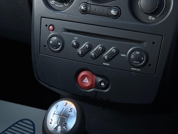 Used Renault Clio 2009 for sale - 76137129: Photo 41