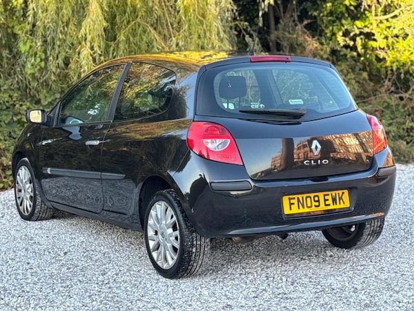 Used Renault Clio 2009 for sale - 76137129: Photo 7
