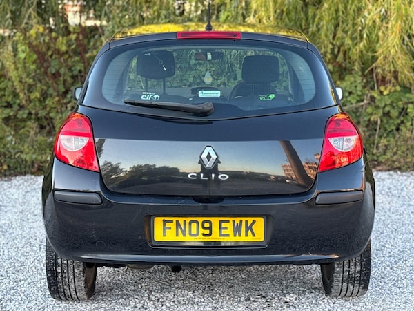 Used Renault Clio 2009 for sale - 76137129: Photo 9