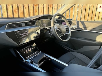 Used Audi Q8 e-tron 2024 for sale - 76111390: Photo