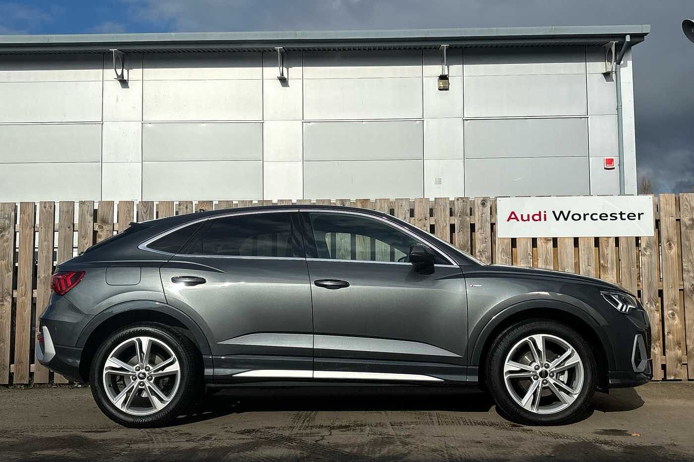 Used Audi Q3 2024 for sale - 76458646: Photo 4