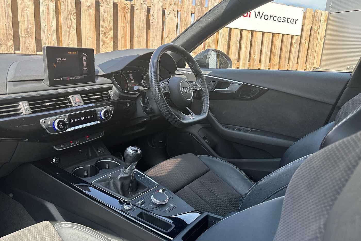 Used Audi A4 2019 for sale - 76111128: Photo 2