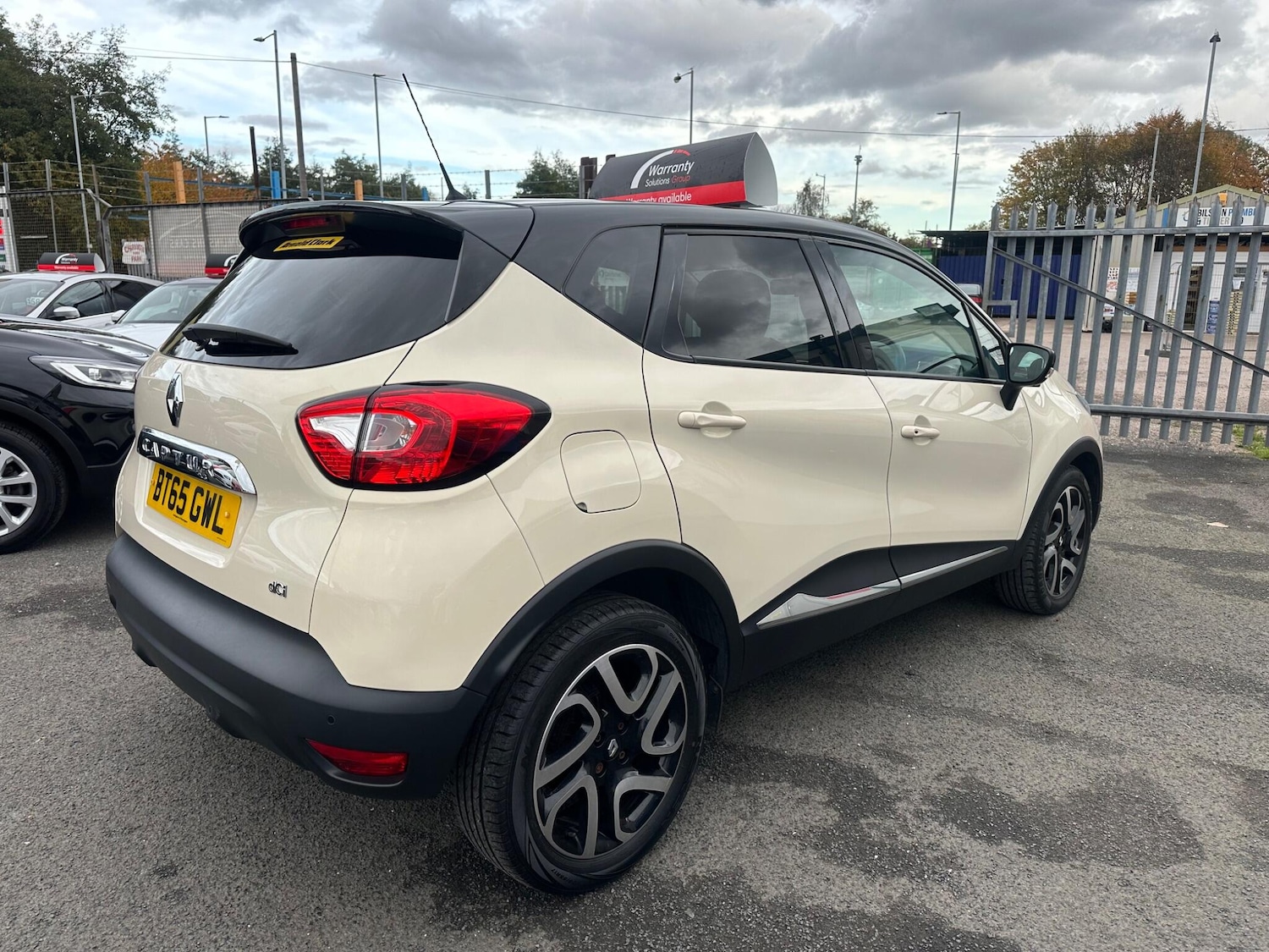 Used Renault Captur 2016 for sale - 76348731: Photo 2
