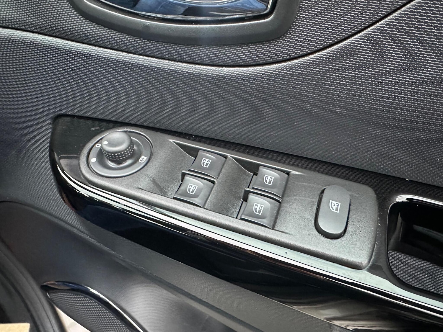 Used Renault Captur 2016 for sale - 76409366: Photo 24