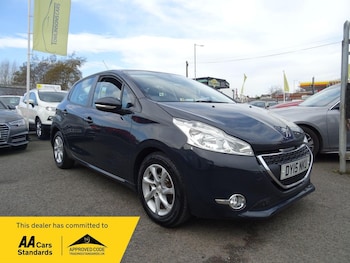 Used Peugeot 208 2015 for sale - 75623519: Photo