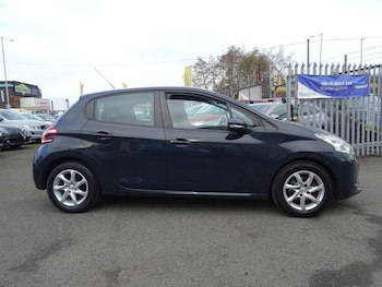 Used Peugeot 208 2015 for sale - 75623519: Photo