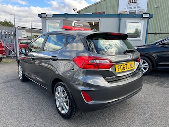 Used Ford Fiesta 2017 for sale - 76042792: Photo