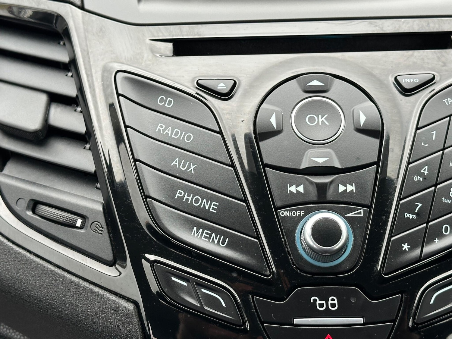 Used Ford Fiesta 2015 for sale - 76824508: Photo 32