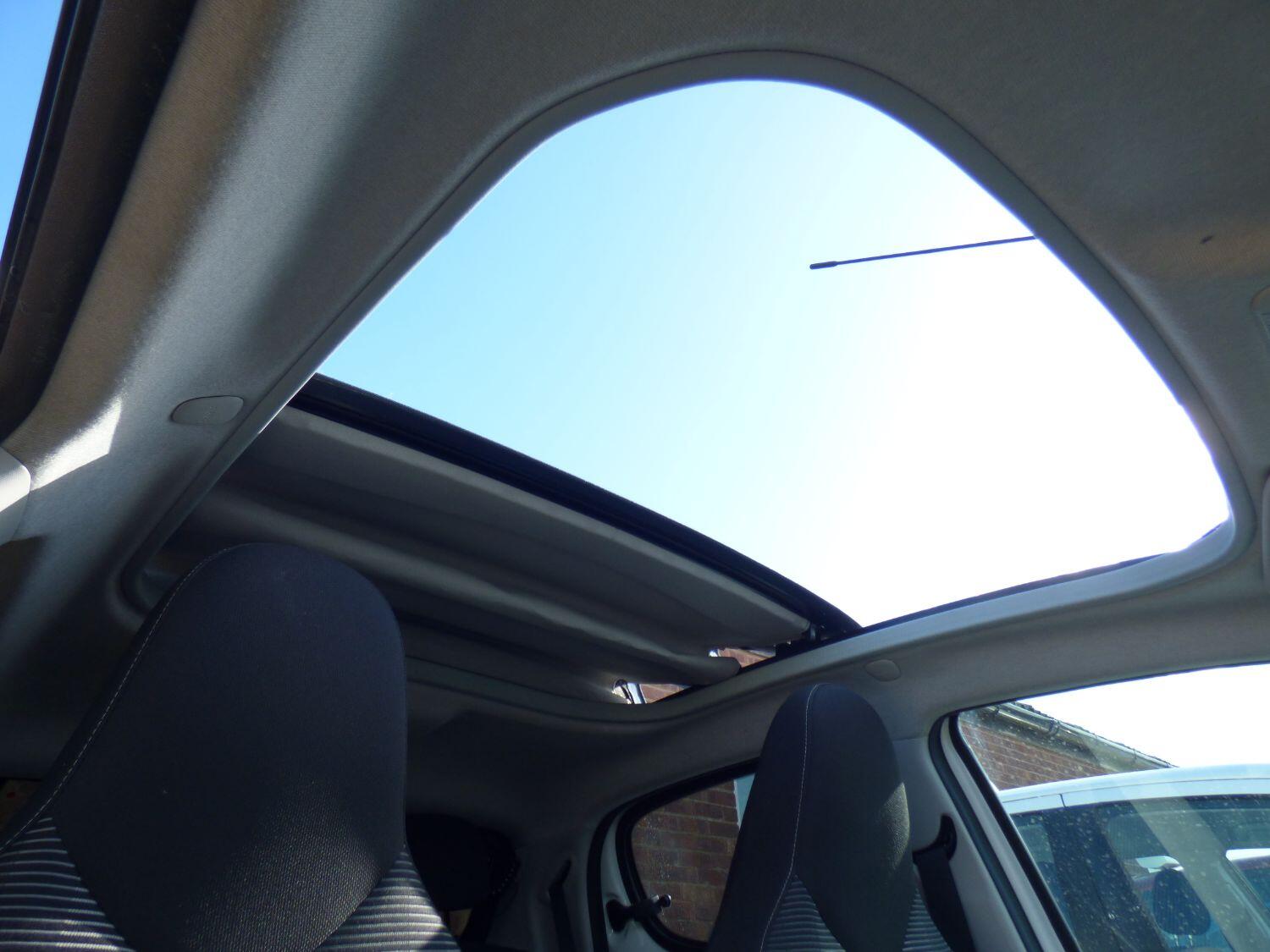 Used Peugeot 108 2017 for sale - 76712524: Photo 8