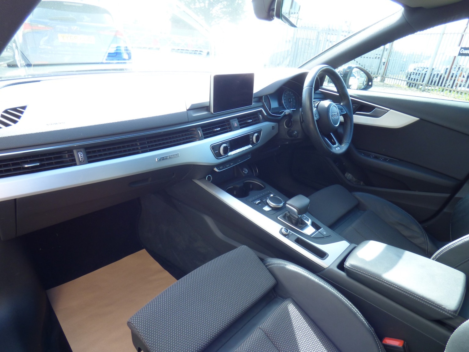 Used Audi A4 2017 for sale - 76712578: Photo 8