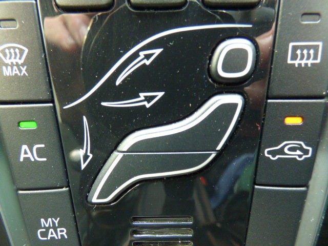 Used Volvo V40 2018 for sale - 76712783: Photo 25