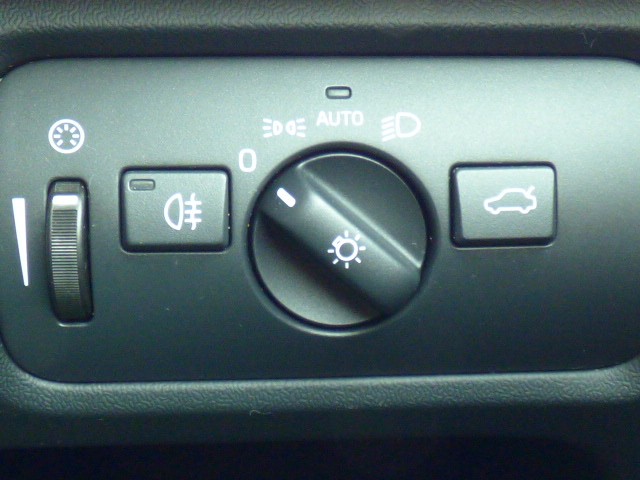 Used Volvo V40 2018 for sale - 76712783: Photo 28