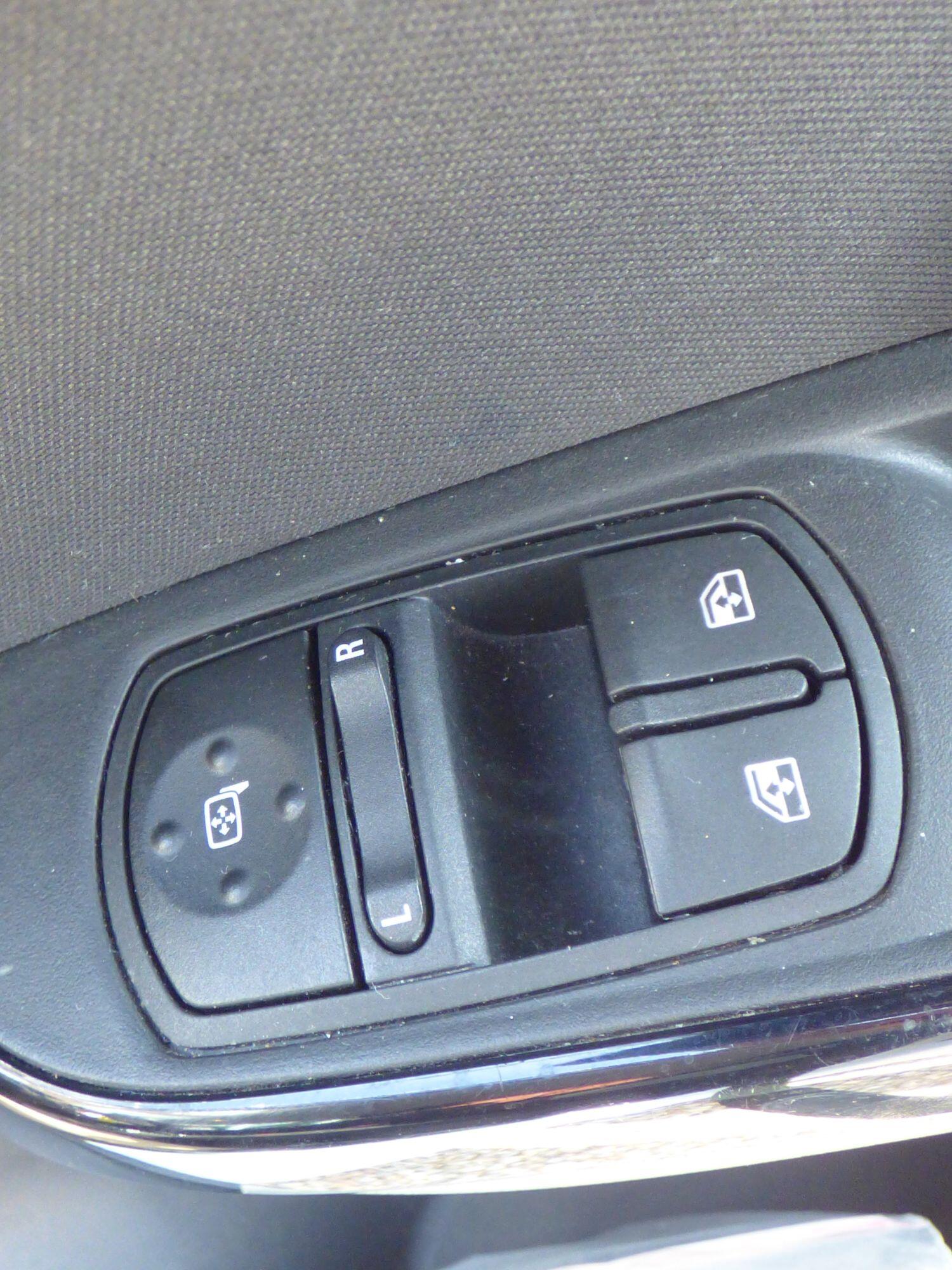 Used Vauxhall Corsa 2017 for sale - 76712616: Photo 25