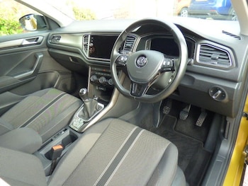 Used Volkswagen T-Roc 2018 for sale - 79234808: Photo