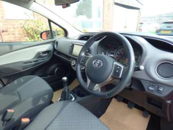 Used Toyota Yaris 2015 for sale - 73786255: Photo
