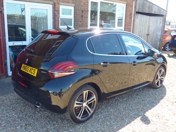 Used Peugeot 208 2015 for sale - 79234942: Photo
