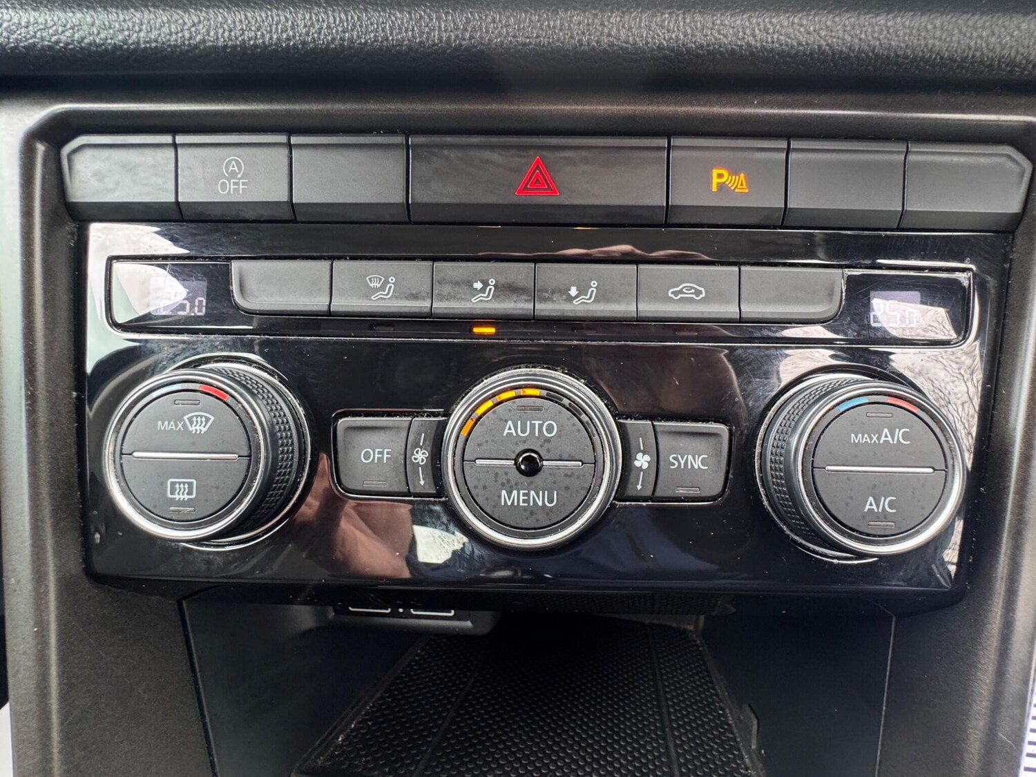 Used Volkswagen T-Roc 2019 for sale - 77959392: Photo 40