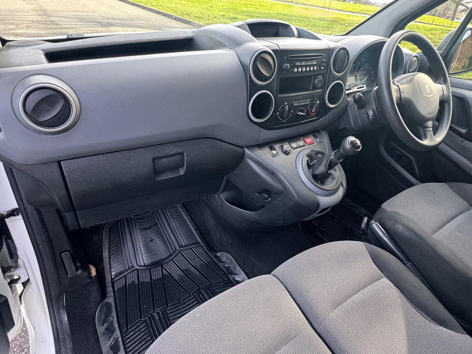 Used Peugeot Partner 2017 for sale - 77959388: Photo 17