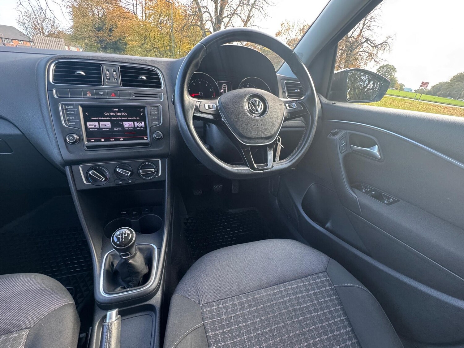 Used Volkswagen Polo 2015 for sale - 77959404: Photo 24