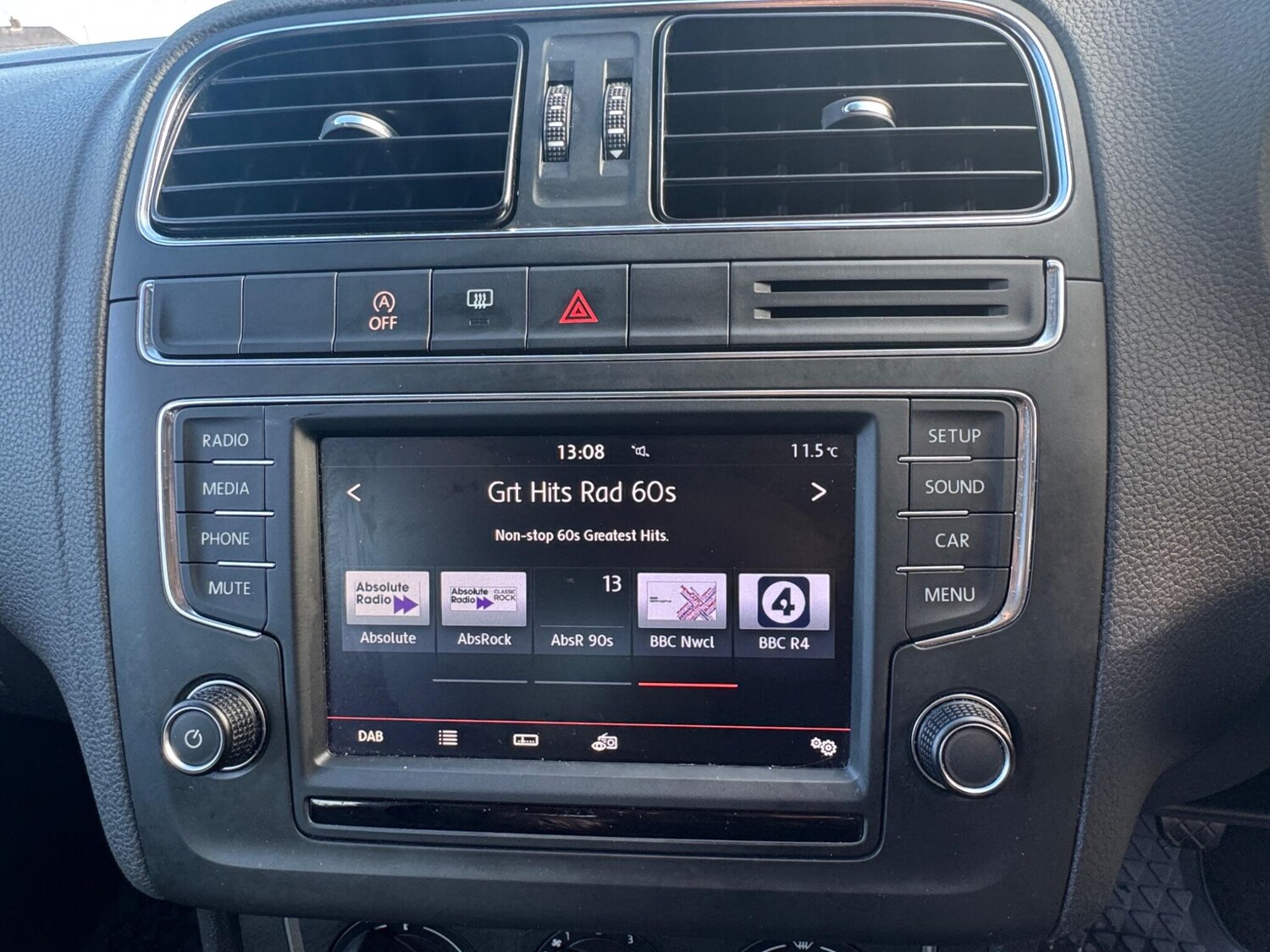 Used Volkswagen Polo 2015 for sale - 77959404: Photo 32