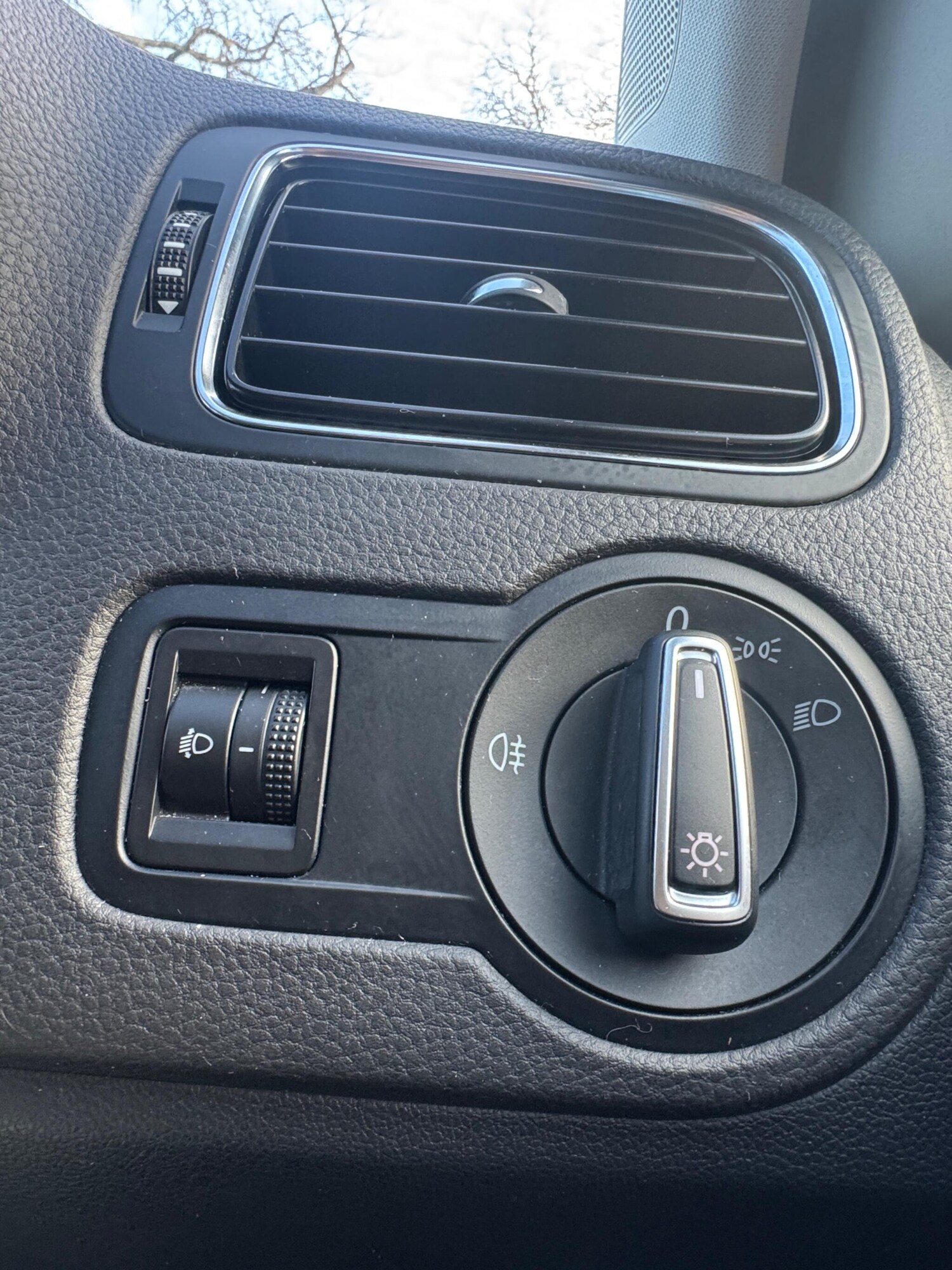 Used Volkswagen Polo 2015 for sale - 77959404: Photo 42