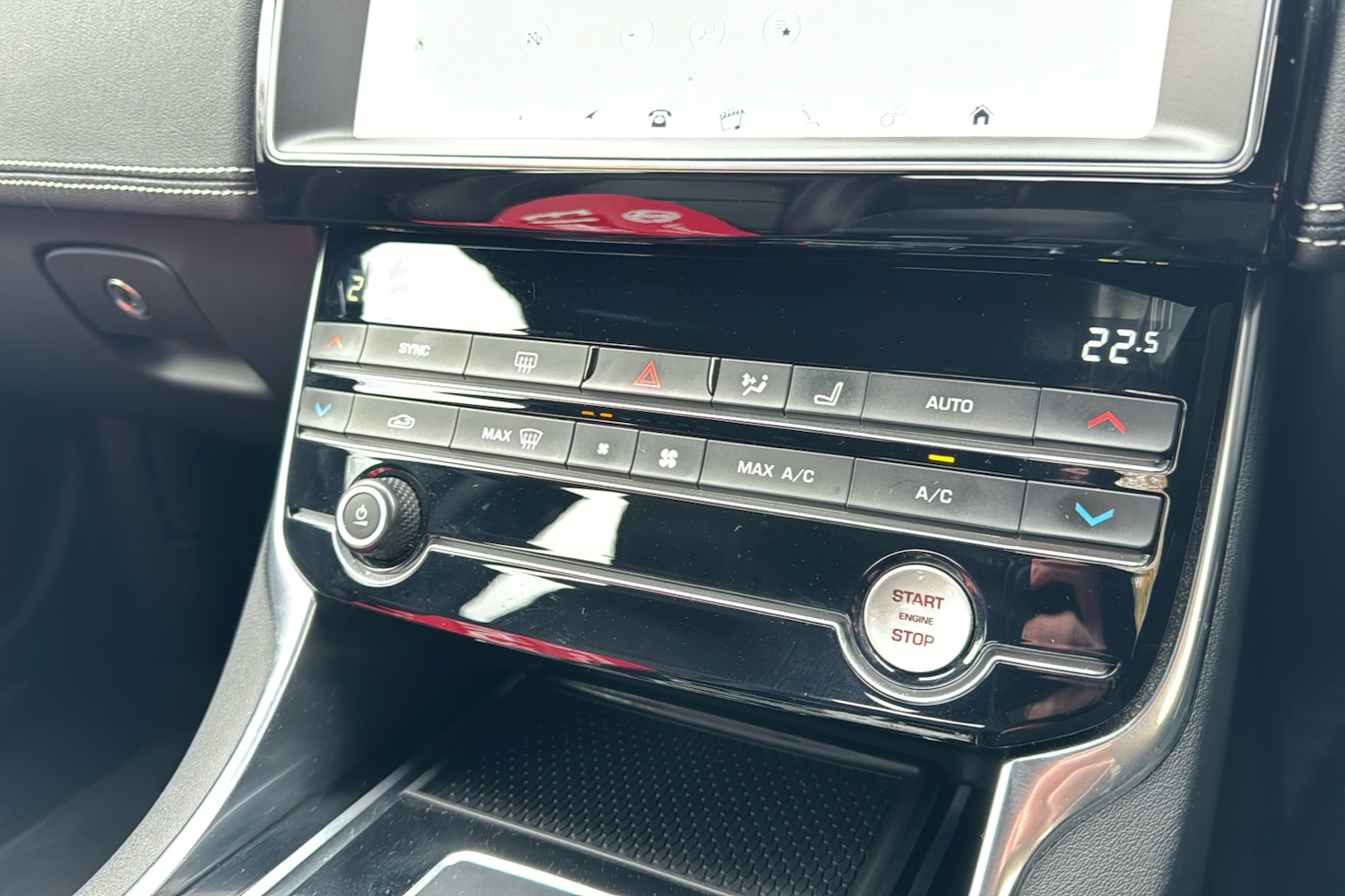 Used Jaguar XE 2019 for sale - 76588147: Photo 16