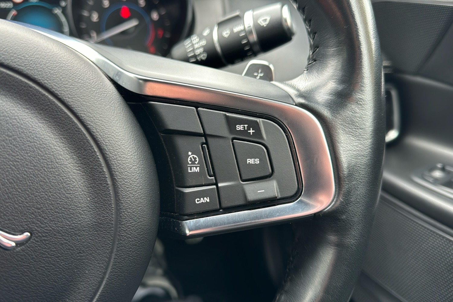 Used Jaguar XE 2019 for sale - 76588147: Photo 18