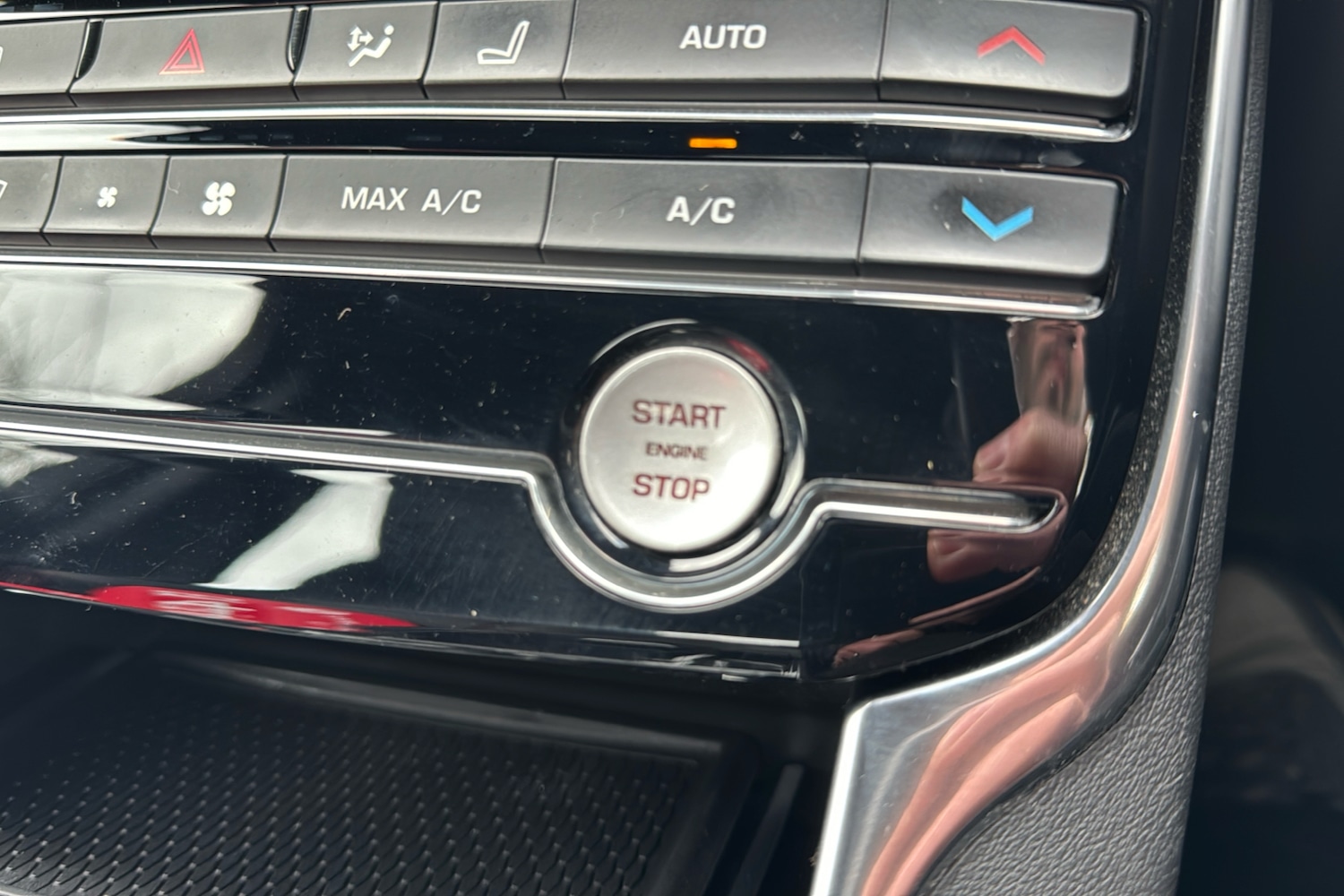 Used Jaguar XE 2019 for sale - 76588147: Photo 23