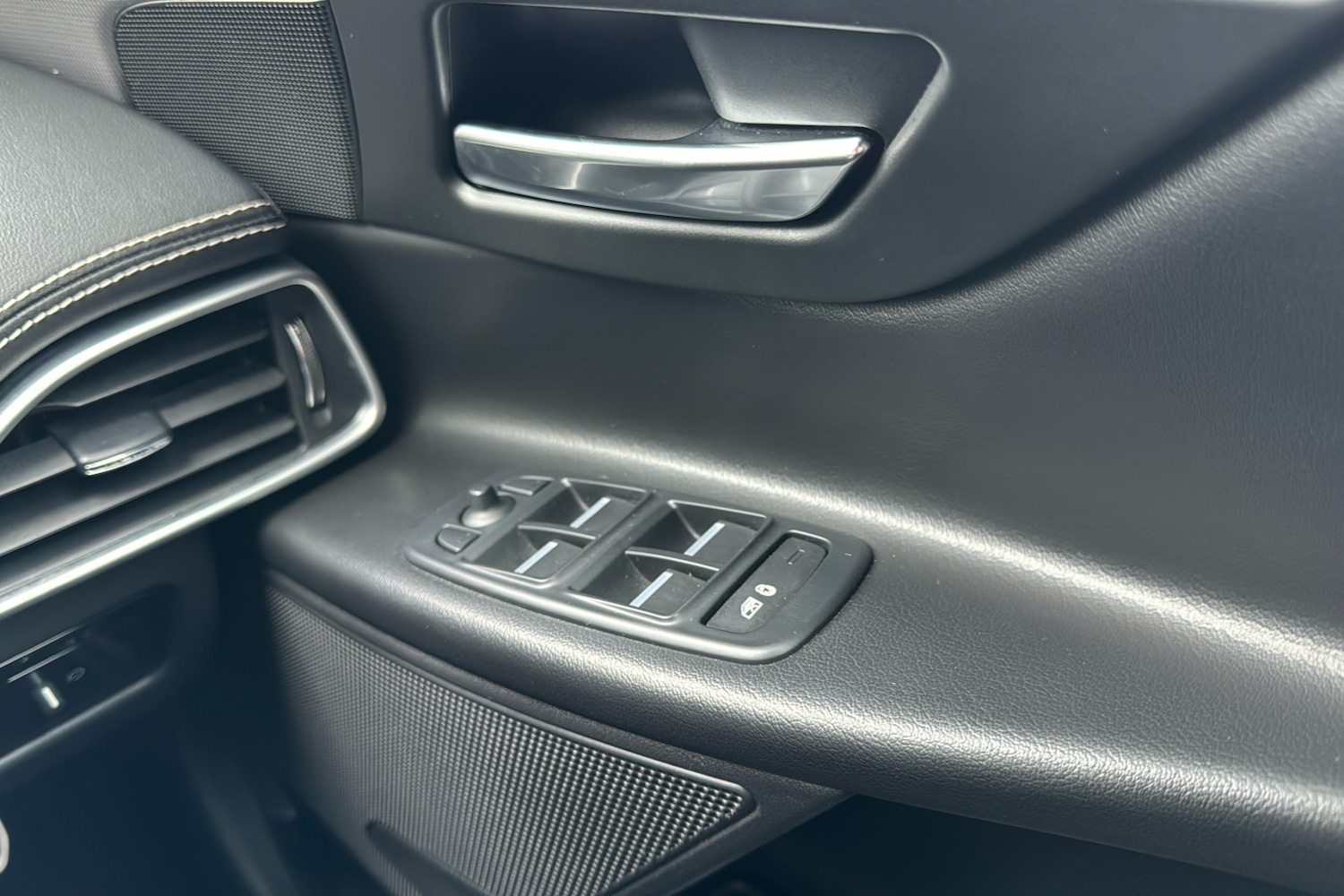 Used Jaguar XE 2019 for sale - 76588147: Photo 37