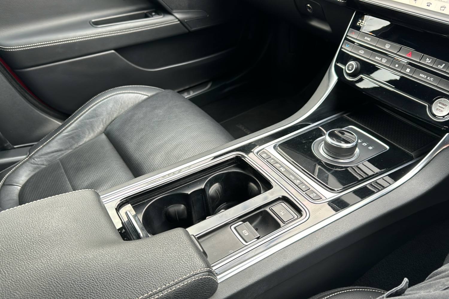 Used Jaguar XE 2019 for sale - 76588147: Photo 48