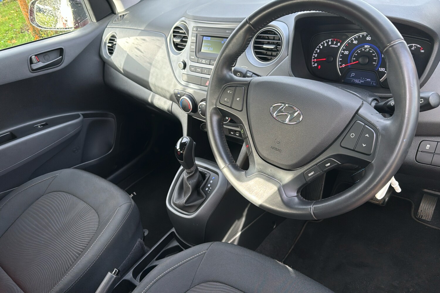 Used Hyundai i10 2019 for sale - 76516059: Photo 10
