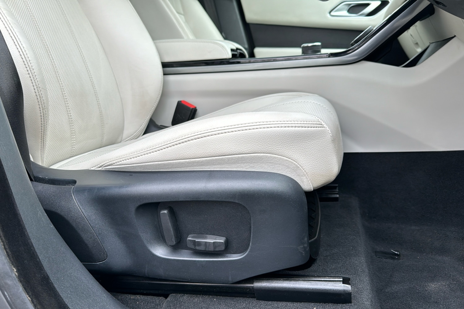 Used Land Rover Range Rover Velar 2019 for sale - 76665967: Photo 30