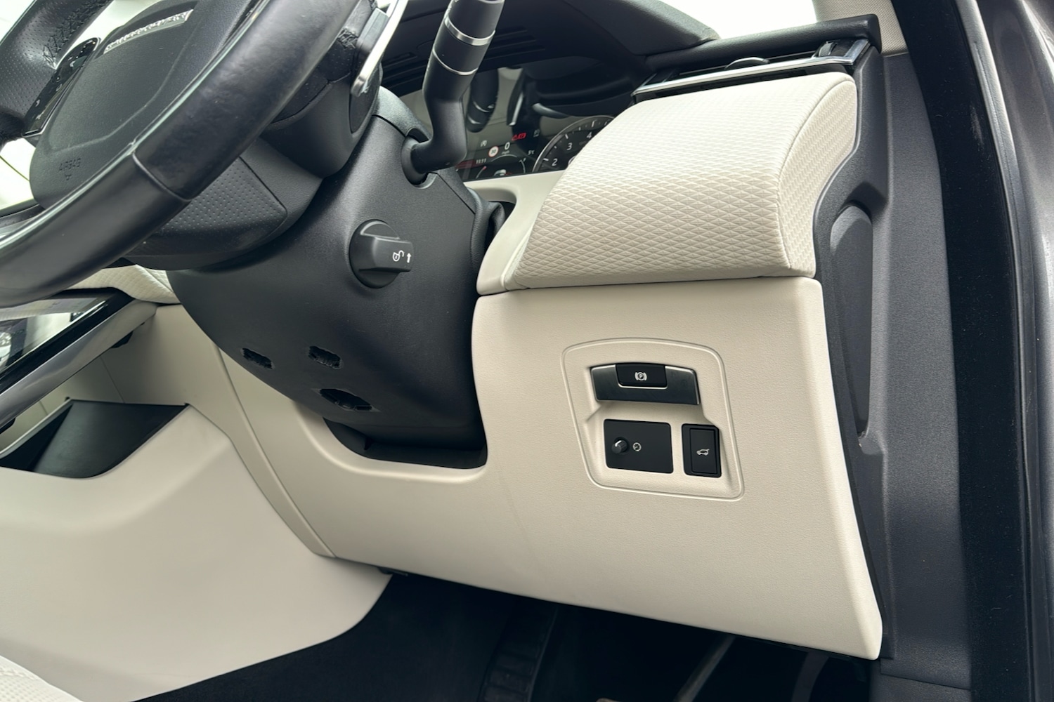 Used Land Rover Range Rover Velar 2019 for sale - 76665967: Photo 33