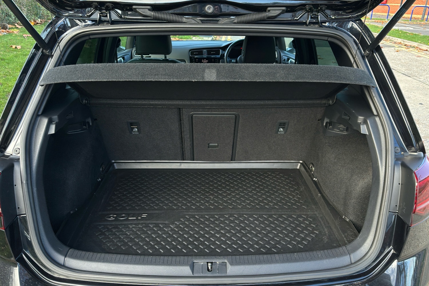 Used Volkswagen Golf 2019 for sale - 77045999: Photo 19