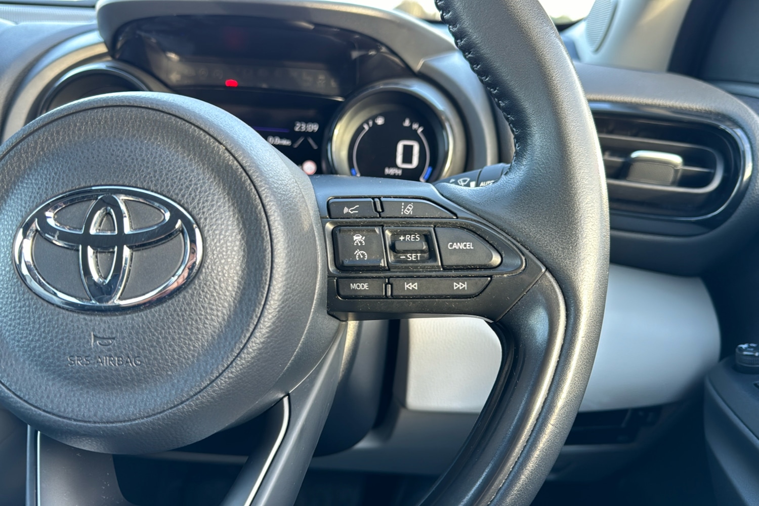 Used Toyota Yaris 2023 for sale - 77000403: Photo 18