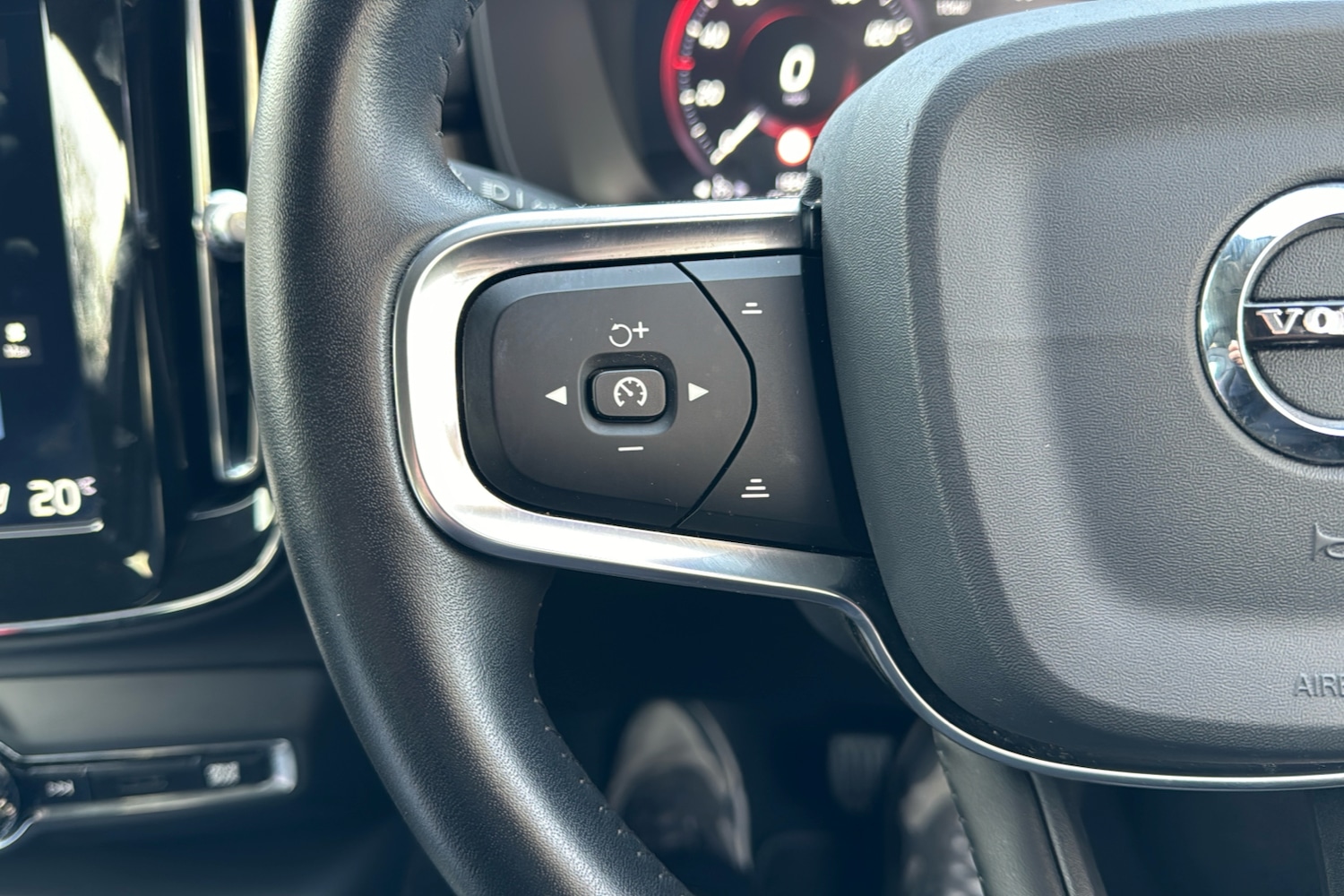 Used Volvo XC40 2020 for sale - 76553331: Photo 17