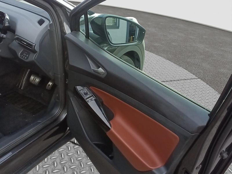 Used Volkswagen ID.4 2021 for sale - 76418010: Photo 9