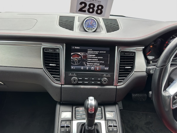 Used Porsche Macan 2025 for sale - 75148980: Photo 11