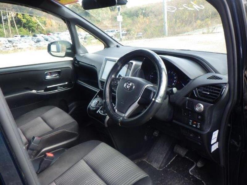 Used Toyota Voxy for sale - 77776352: Photo 10