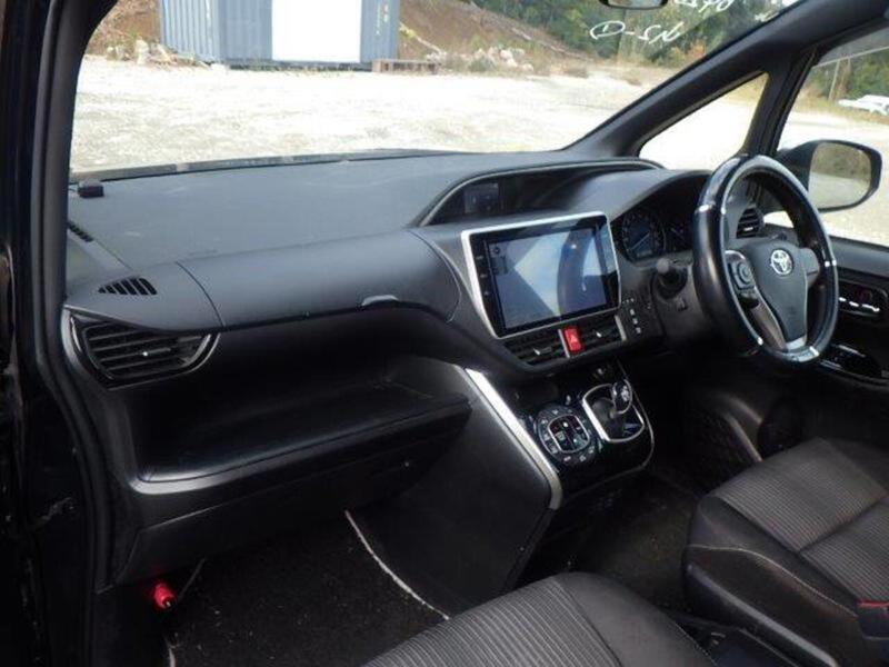 Used Toyota Voxy for sale - 77776352: Photo 11