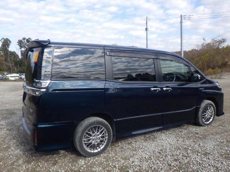 Used Toyota Voxy for sale - 77776352: Photo 4