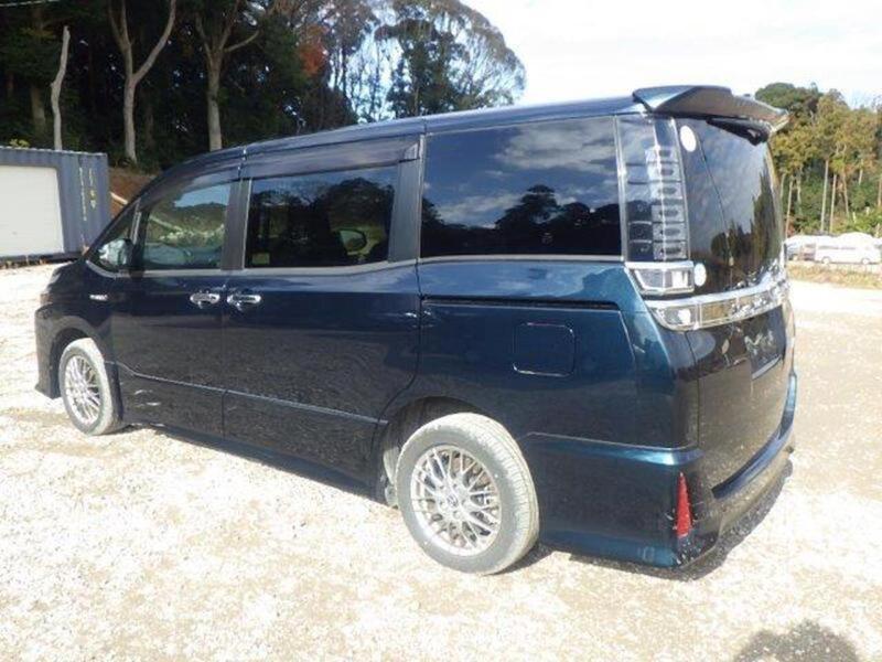 Used Toyota Voxy for sale - 77776352: Photo 5