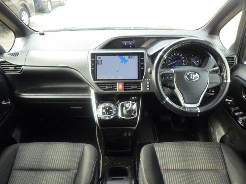 Used Toyota Voxy for sale - 77776352: Photo 9